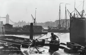 Bustling Prints: The Dutch Eel Boats in London