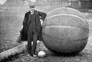 Images Dated 22nd December 2004: E. V. Hanegan and a Pushball ball, Crystal Palace, 1902