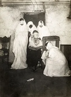 Early 20th century vintage press photograph