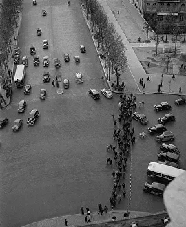 Hour Gallery: Early morning on a Paris boulevard
