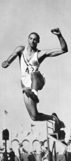 Athletes Collection: Ed Gordon in the long jump in 1932 Olympic Games