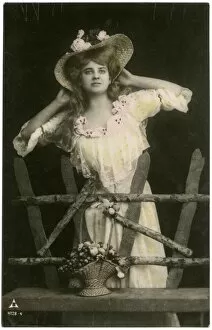 Images Dated 3rd May 2017: Edwardian woman