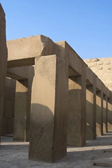 Images Dated 20th November 2003: Egypt. Giza. Khafres Valley Temple. Pink granite and alabas