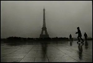 Eiffel tower with figures