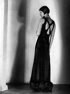 Triangular Gallery: Elegant Evening Dress