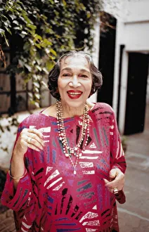 African American Gallery: Elisabeth Welch outside her home in Capeners Close, Knights