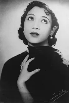 Elisabeth Welch studio portrait by Sasha, London