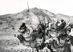 Images Dated 7th October 2011: Emir Faisal with Ageyl Bodyguard, Middle East, WW1