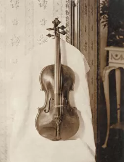 Price Gallery: The Emperor Stradivarius violin