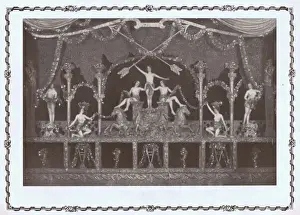 En Pleine Folie at the Folies Bergere