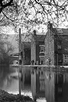 Images Dated 2nd July 2019: Ends of terraced houses backing onto the Rochdale Canal