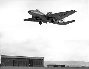 English Electric Canberra PR9 XH130 taking-off