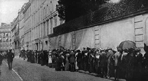 Consulate Collection: Enquirers at the British Consulate, Paris at outbreak of WW1