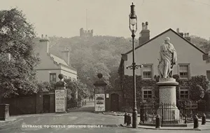Images Dated 20th November 2019: Entrance to Castle grounds, Dudley, West Midlands