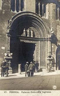 Images Dated 21st March 2011: Entrance to the Communal Palace, Perugia