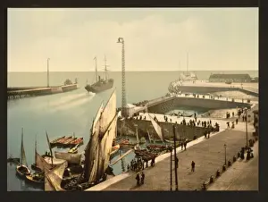 Havre Prints: Entrance to harbor, Havre, France