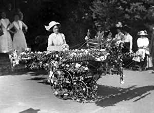 Images Dated 6th February 2012: Entrant in Ramsgate Battle of Flowers, Kent