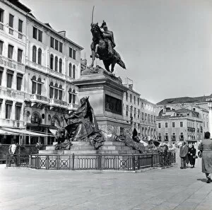 Emanuele Collection: Equestrian Statue of Vittorio Emanuele II, Venice, Italy
