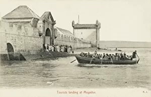 Anchorage Gallery: Essaouira, Morocco - tourists landing