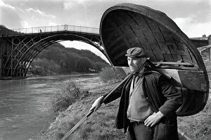 Dunn Collection: Eustace Rogers, the last coracle man of Ironbridge, Shropshire