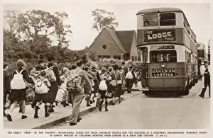 Evacuation Prints: The Evacuation of Children from London