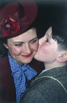 Evacuated Prints: Evacuee Kisses Mother