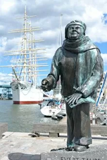 C Ulture Collection: Evert Taube statue, Goteborg, Sweden