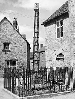 Images Dated 18th May 2011: Eynsham Village Cross