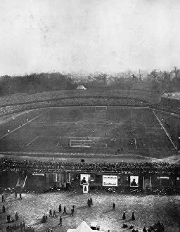 Images Dated 19th June 2018: FA Cup Final at the Crystal Palace, 1911