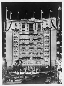 Lane Collection: Front Fa├ºade of the Dorchester Hotel, 1953