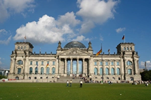 Images Dated 24th August 2007: Facade of the Reichstag building, Berlin, Germany