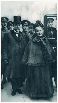 Heros Prints: Fallen solder's mother receiving Victoria Cross