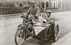 Images Dated 25th April 2016: Family on a 1906 motorcycle & sidecar