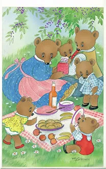 Images Dated 17th September 2018: Family of Bears in domestic setting