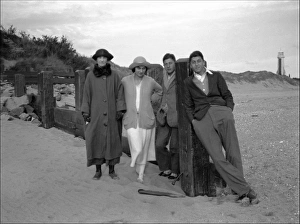Appledore Gallery: Family group at Appledore, Devon