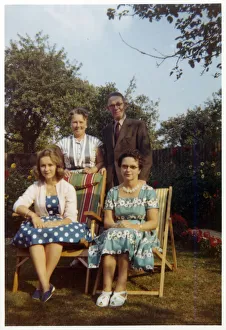 Images Dated 4th February 2021: Family pose for a group photograph in late afternoon light