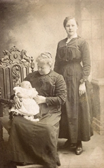 Images Dated 10th September 2015: Family Studio Photo