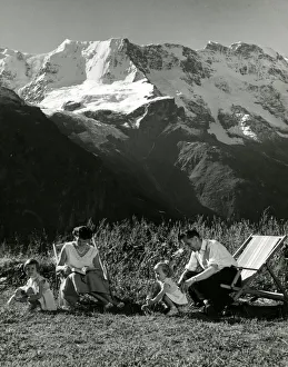 Amid Gallery: FAMILY IN SWISS ALPS