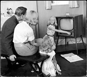 Family Watching Tv / 1950S
