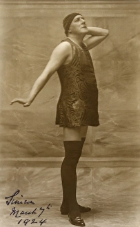 Images Dated 16th May 2017: Fantastic Transvestite Performer