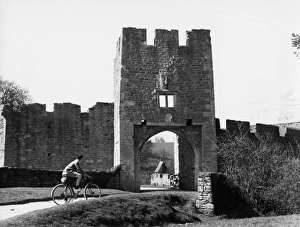 Gate House Gallery: Farleigh Castle Gate
