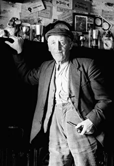 Smoker Gallery: Farm worker in pub. Herefordshire