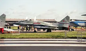 Farnborough 92 - MiG-29S Blue 407