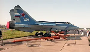 Farnborough 92 - MiG-31B White 374