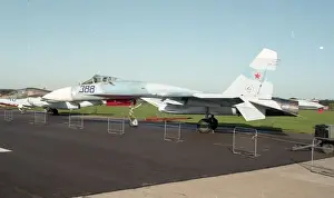 Farnborough 92 - Su-27UB Blue 389