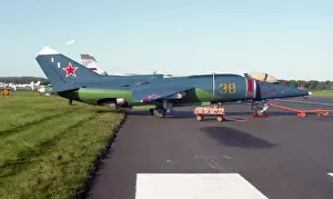 Farnborough 92 - Yak-38M - Yellow 38