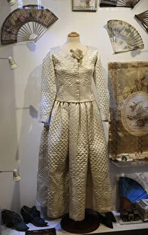 Images Dated 17th March 2012: Fashion. 18th century. Classicism. Dress and accessories. Mu