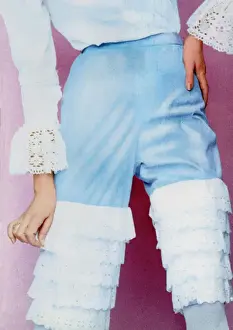 Fashion trends Advertisement