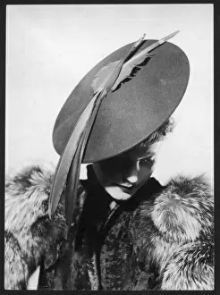 Angle Gallery: Fashionable 1940S Hat