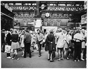 Trendy Prints: Fashionable Crowd 1960S